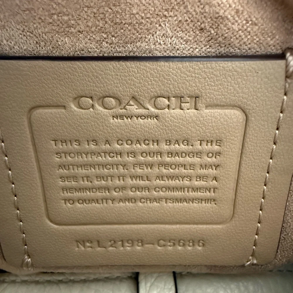 Coach Kleo Cream Pebbled Leather Shoulder Bag Gold Hardware Beige Suede Interior - Picture 10 of 10